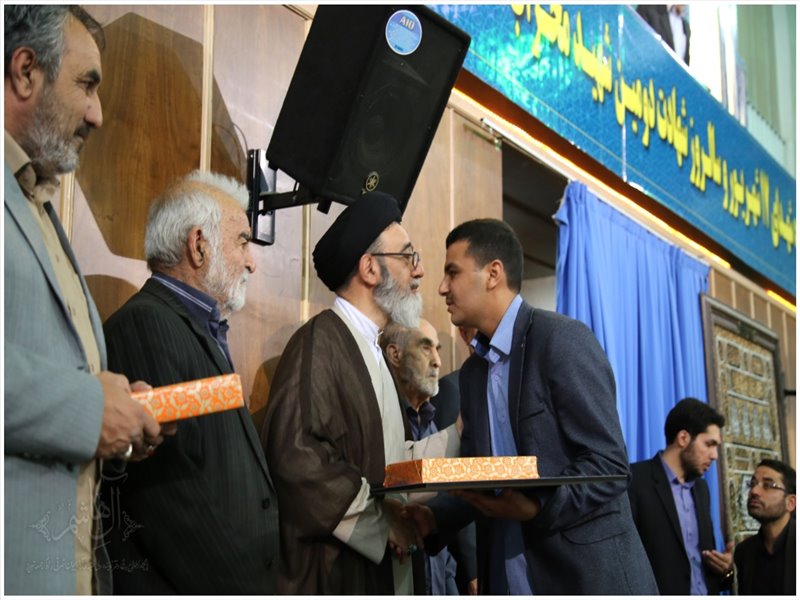 تجلیل از حافظان قرآن در نمازجمعه تبریز