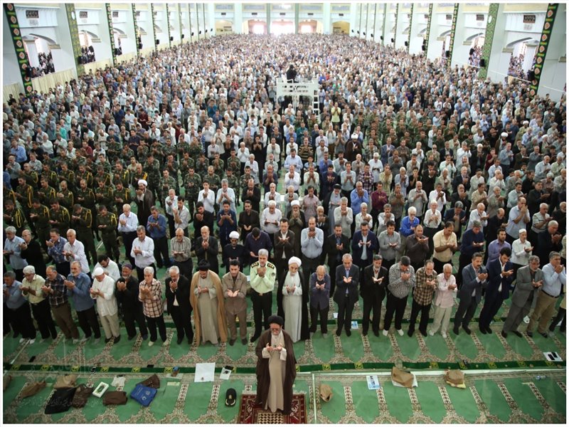 تجلیل از حافظان قرآن در نمازجمعه تبریز
