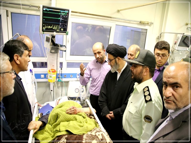 عیادت امام جمعه تبریز از آسیب دیدگان سانحه اتوبوس حامل دانش آموزان