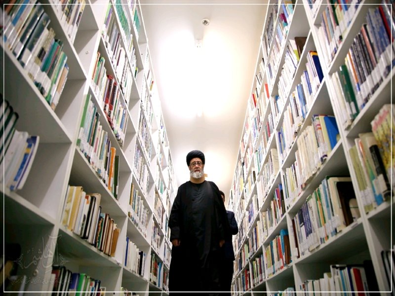 حضور امام جمعه تبریز در کتابخانه مرکزی تبریز