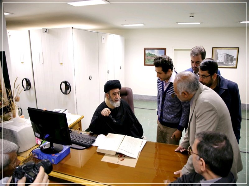 حضور امام جمعه تبریز در کتابخانه مرکزی تبریز