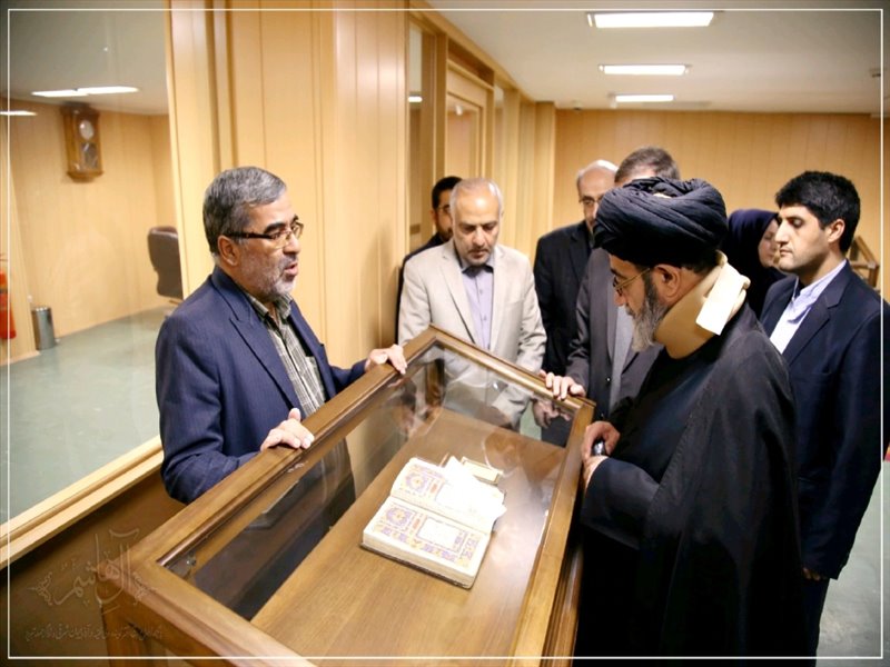 حضور امام جمعه تبریز در کتابخانه مرکزی تبریز