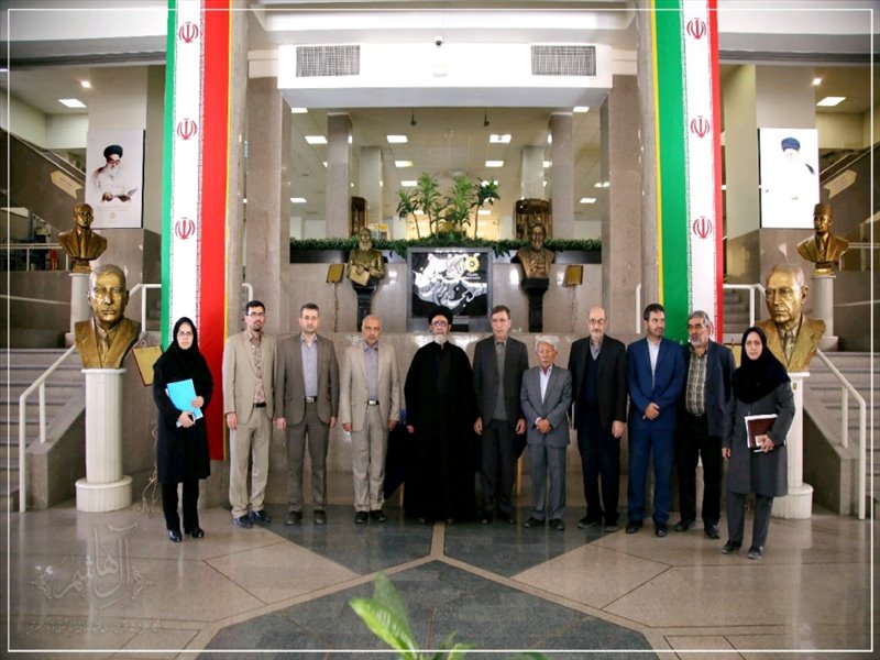 حضور امام جمعه تبریز در کتابخانه مرکزی تبریز