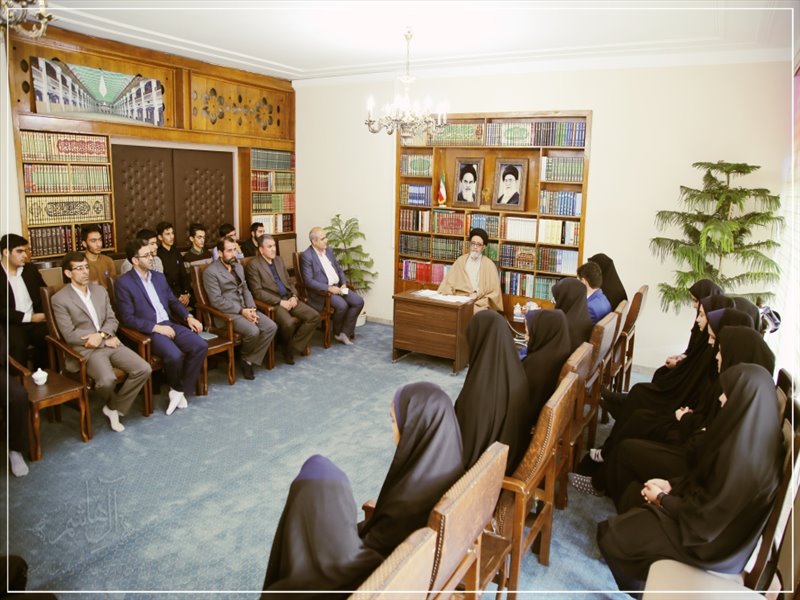 دیدار دانش‌آموزان خبرنگار پانا با نماینده ولی فقیه در آذربایجان شرقی
