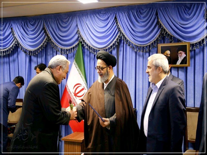 از رانندگان نمونه و پیشکسوت تجلیل به عمل آمد؛