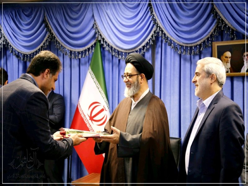 از رانندگان نمونه و پیشکسوت تجلیل به عمل آمد؛