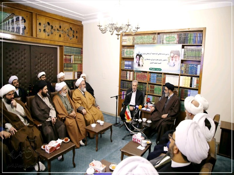 حضور استاندار آذربایجان شرقی در نشست ائمه جمعه استان