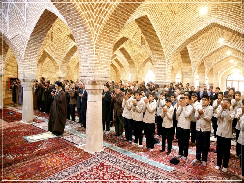 اقامه نماز جماعت ظهر و عصر در مسجد صادقیه تبریز