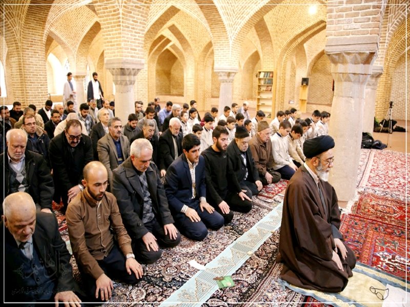 اقامه نماز جماعت ظهر و عصر در مسجد صادقیه تبریز