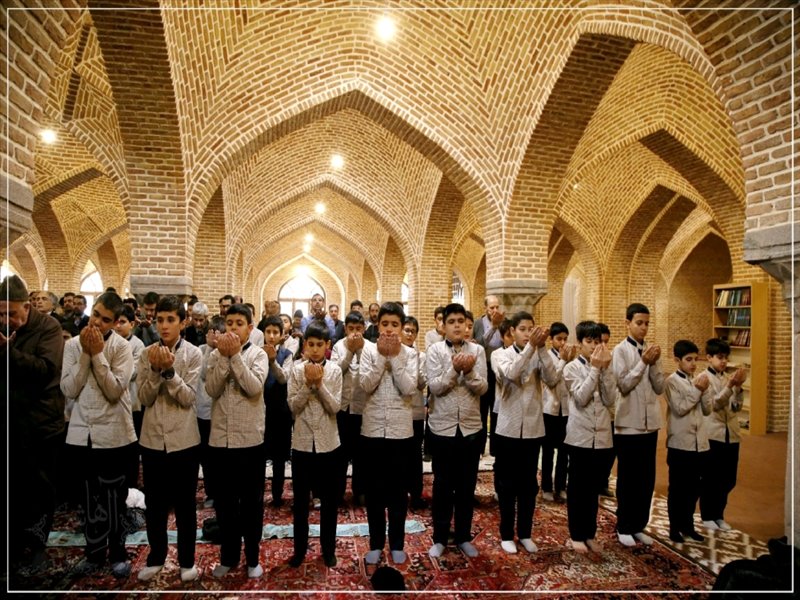 اقامه نماز جماعت ظهر و عصر در مسجد صادقیه تبریز