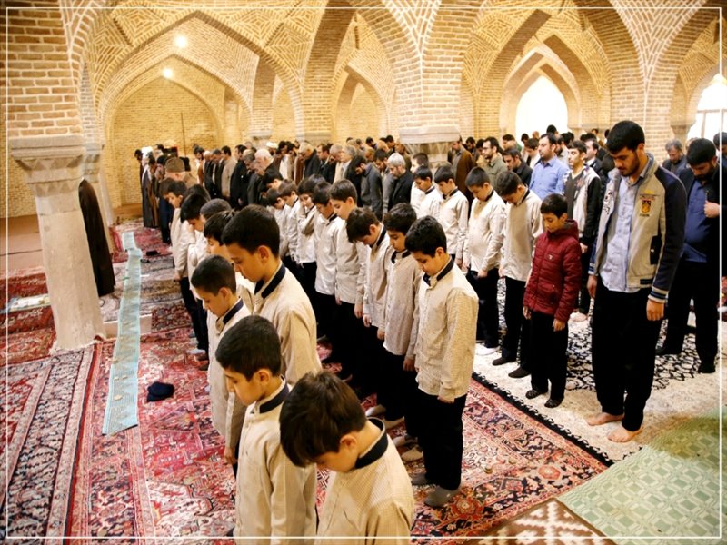اقامه نماز جماعت ظهر و عصر در مسجد صادقیه تبریز