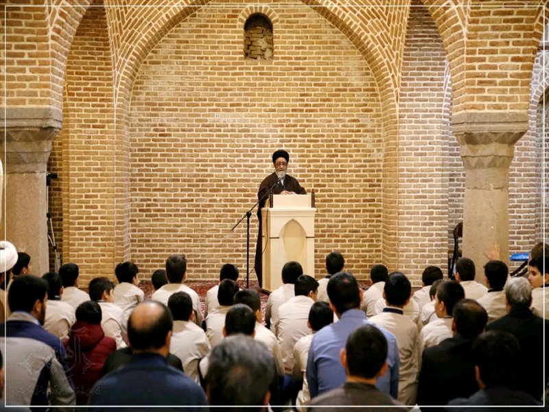 اقامه نماز جماعت ظهر و عصر در مسجد صادقیه تبریز