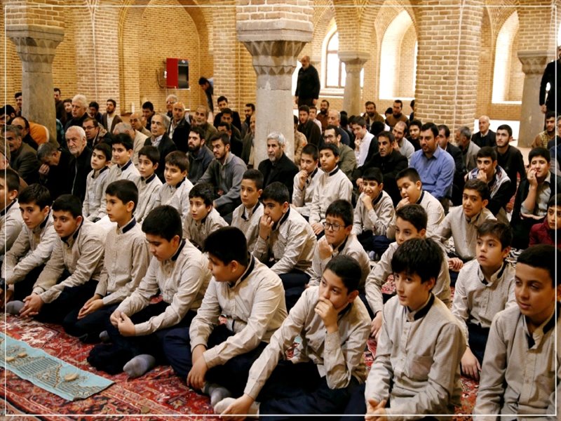 اقامه نماز جماعت ظهر و عصر در مسجد صادقیه تبریز