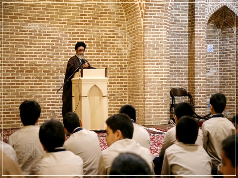 اقامه نماز جماعت ظهر و عصر در مسجد صادقیه تبریز