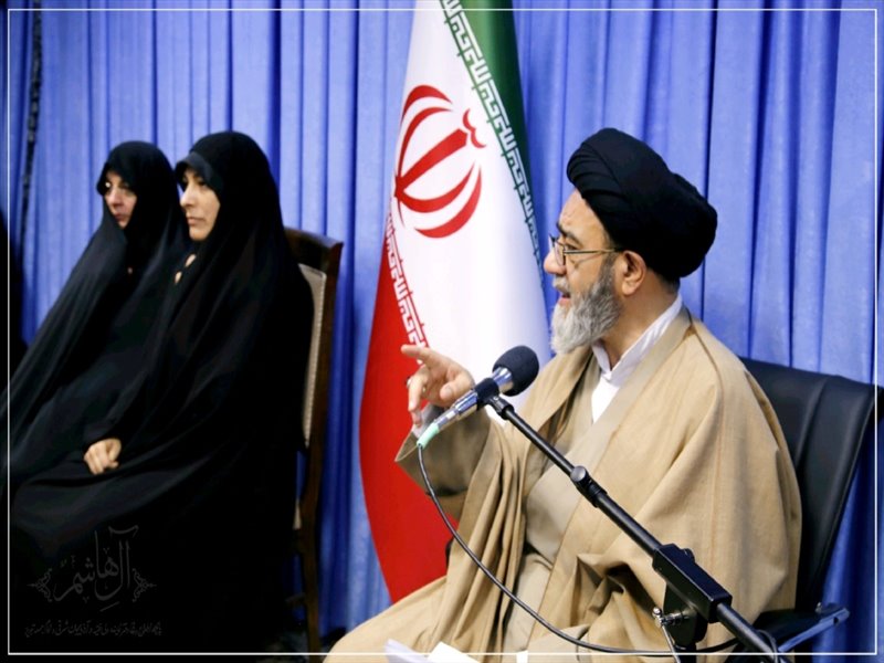 دیدار بانوان فرهیخته استان با امام جمعه تبریز