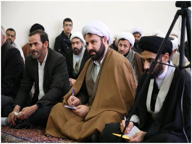حضور در جلسه امتحانی طلاب مدرسه علوم دینی طالبیه