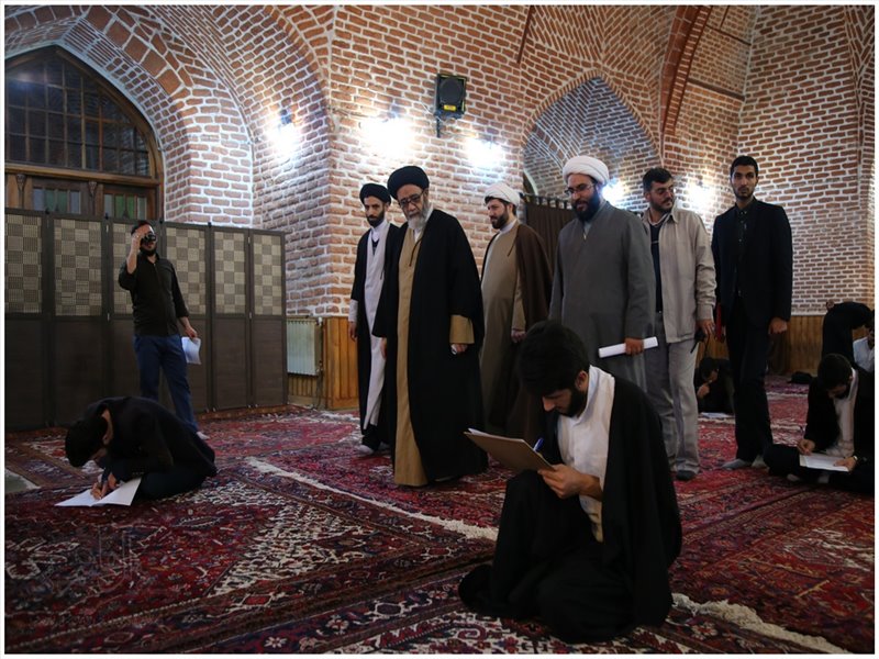حضور در جلسه امتحانی طلاب مدرسه علوم دینی طالبیه