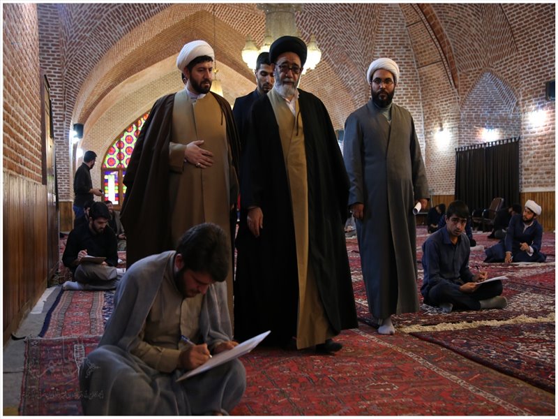 حضور در جلسه امتحانی طلاب مدرسه علوم دینی طالبیه