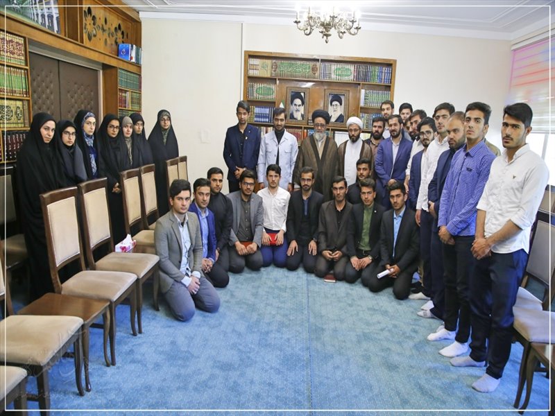 دیدار دانشجویان بسیجی دانشگاه فرهنگیان با امام جمعه تبریز