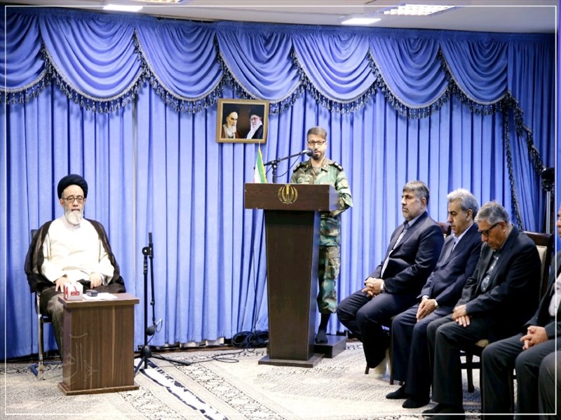 دیدار پیشکسوتان ارتش با نماینده ولی فقیه در استان
