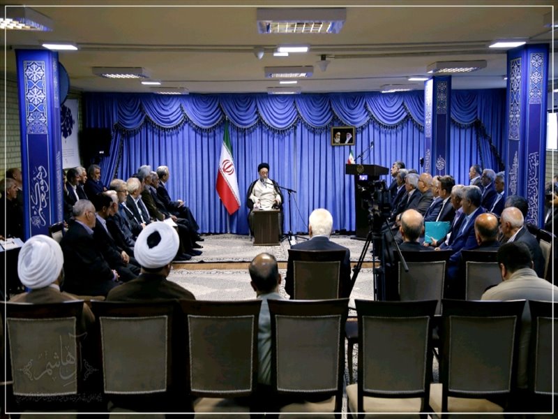 دیدار پیشکسوتان ارتش با نماینده ولی فقیه در استان