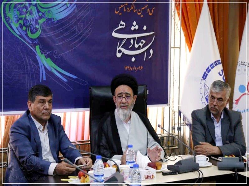 بازدید امام جمعه تبریز و نمایندگان آذربایجان‌شرقی در مجلس از مرکز درمان ناباروری جهاد دانشگاهی