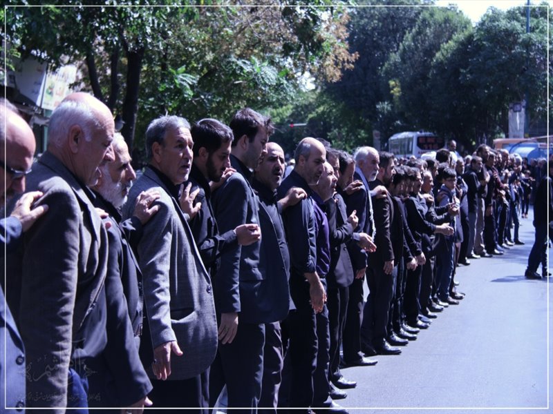 اقامه نماز ظهر عاشورا در تبریز