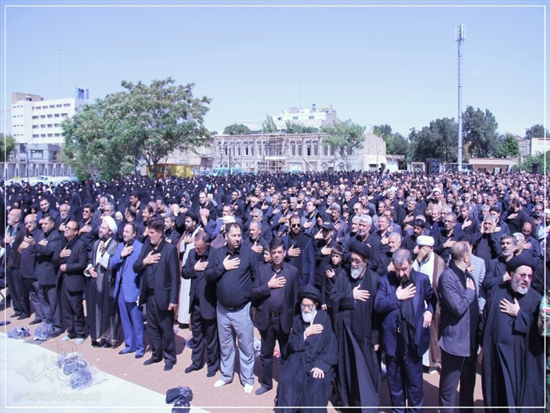 اقامه نماز ظهر عاشورا در تبریز
