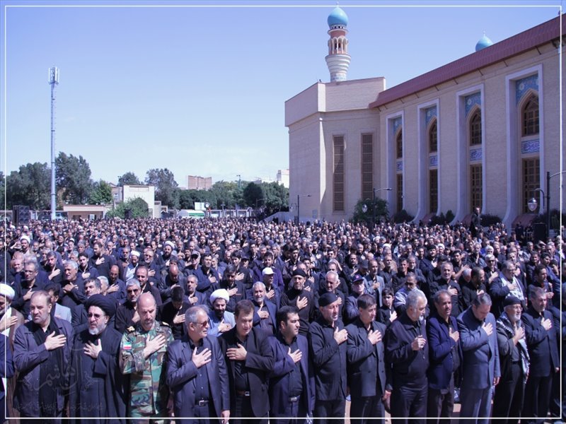 اقامه نماز ظهر عاشورا در تبریز
