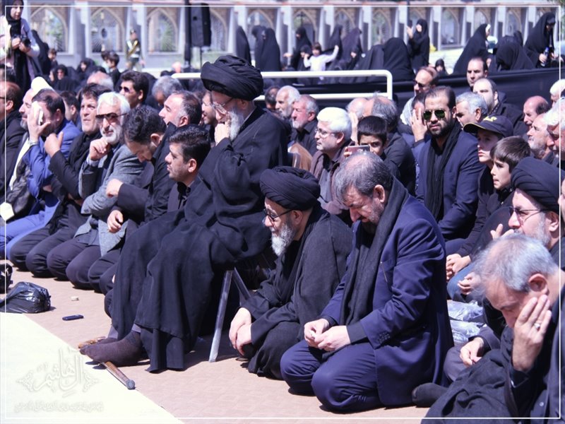اقامه نماز ظهر عاشورا در تبریز