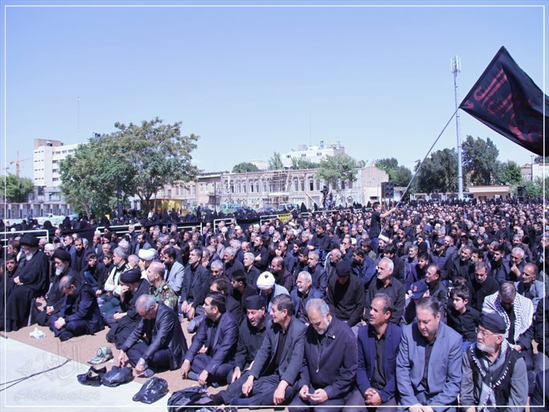 اقامه نماز ظهر عاشورا در تبریز