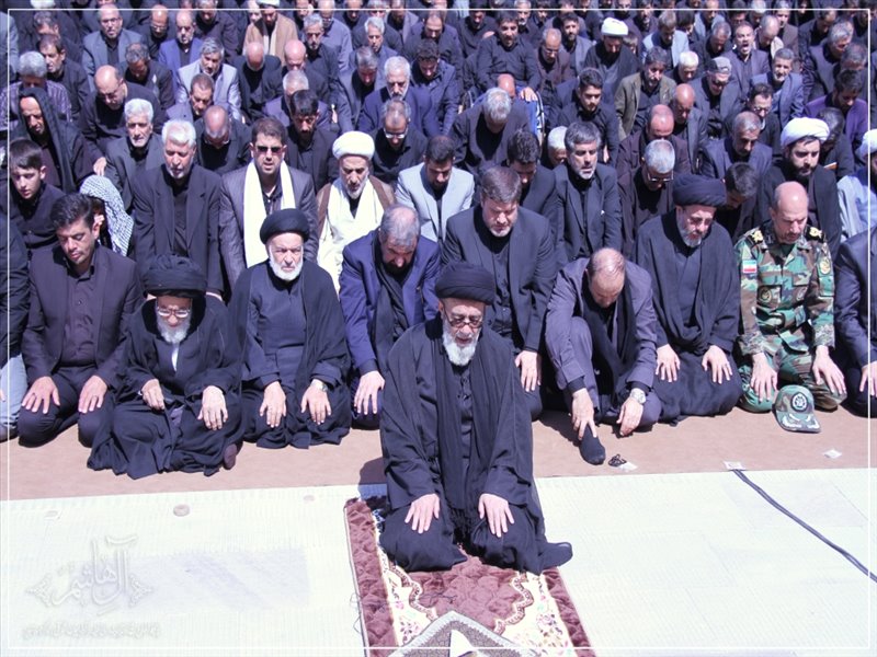 اقامه نماز ظهر عاشورا در تبریز