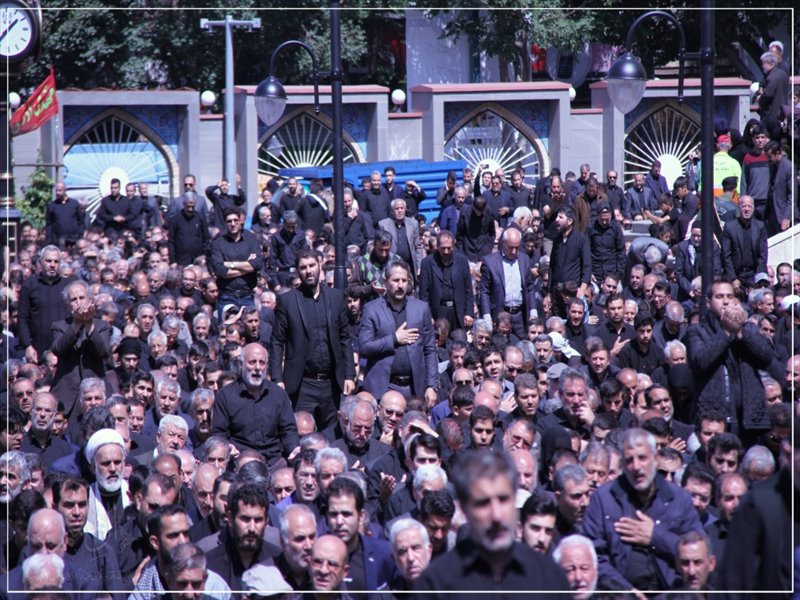 اقامه نماز ظهر عاشورا در تبریز