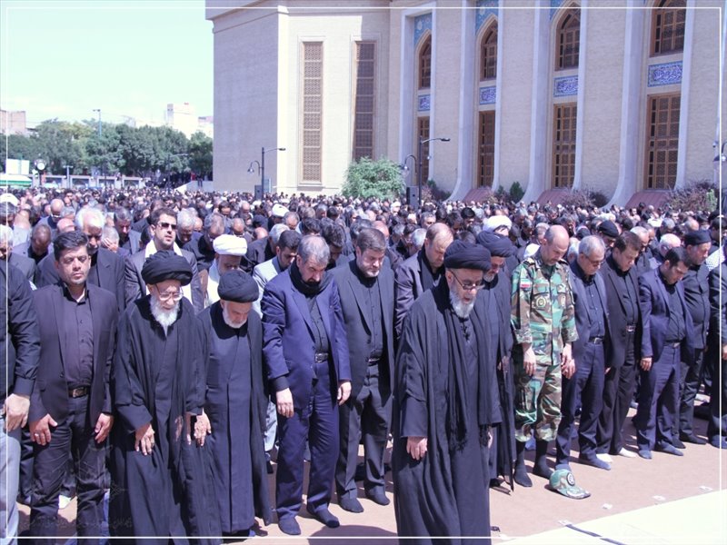 اقامه نماز ظهر عاشورا در تبریز