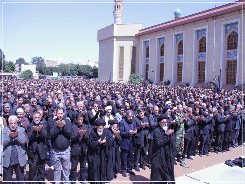 اقامه نماز ظهر عاشورا در تبریز