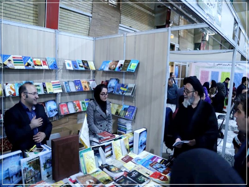 بازدید نماینده ولی فقیه در استان از نمایشگاه بین‌المللی کتاب تبریز