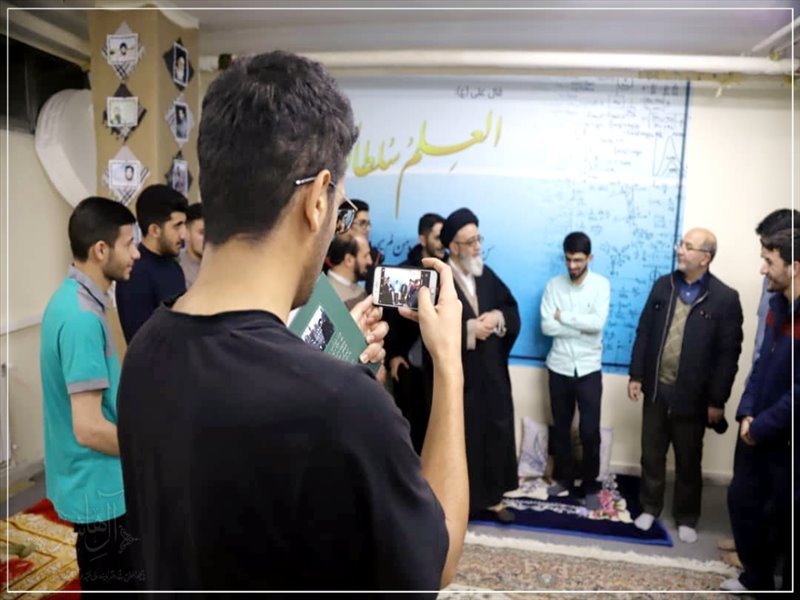 حضور امام جمعه تبریز در خوابگاه دانشجویان