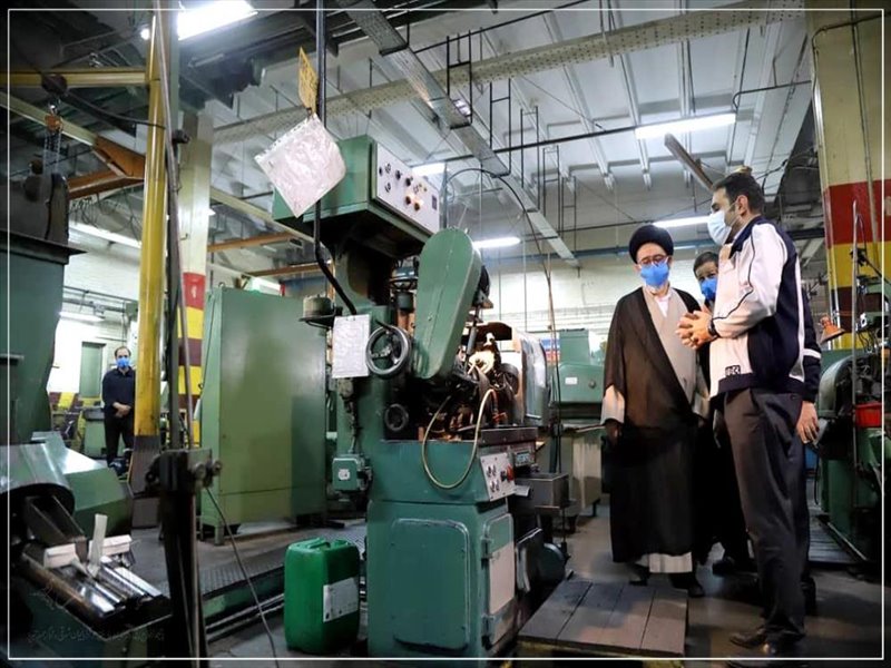 دیدار امام جمعه تبریز با کارکنان و بازدید از کارگاه های شرکت بلبرینگ ایران