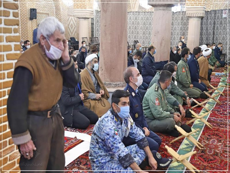 حضور جمعی از فرماندهان نهاجا در نماز جماعت مسجد کریم خان