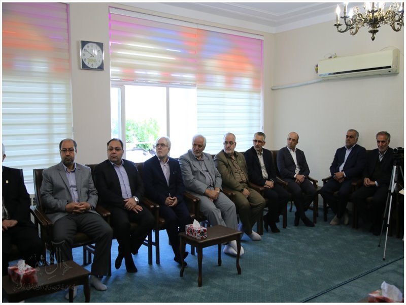 دیدار خیرین ستاد دیه استان با امام جمعه تبریز
