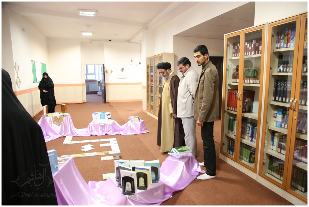 بازدید نماینده ولی فقیه در استان از کتابخانه حوزه علمیه فاطمه الزهرا(س)