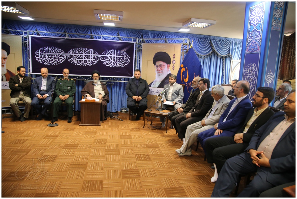 مراسم شب شعر با حضور شاعران آیینی در حسینیه بیت امام جمعه تبریز